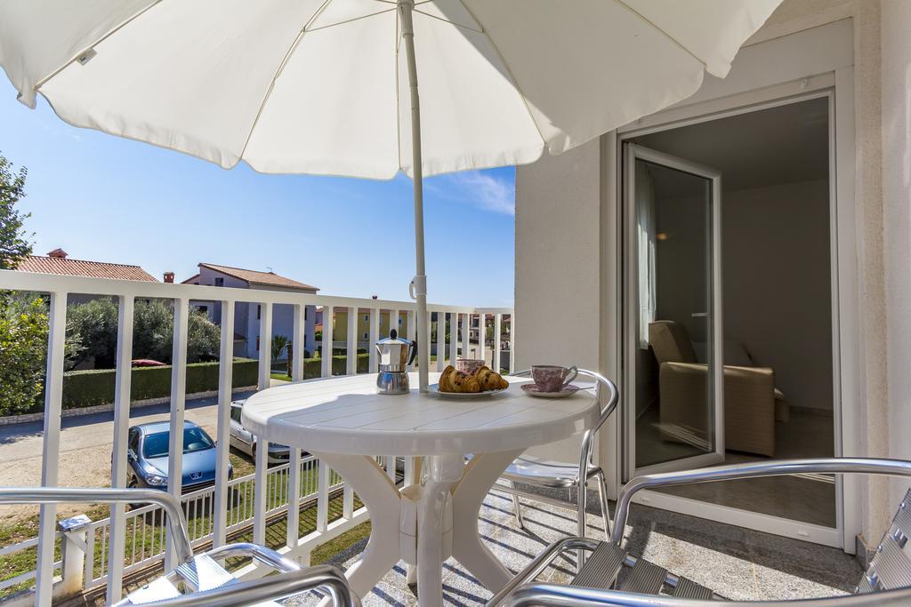 Apartments Alba Fažana エクステリア 写真