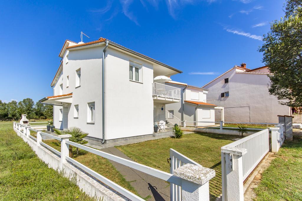 Apartments Alba Fažana エクステリア 写真