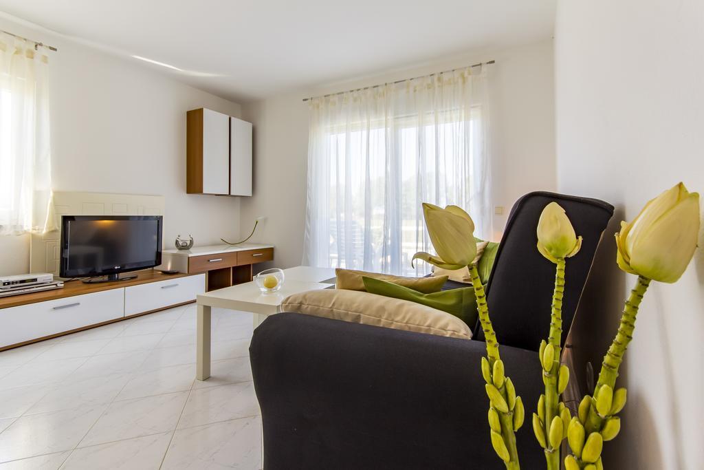 Apartments Alba Fažana エクステリア 写真
