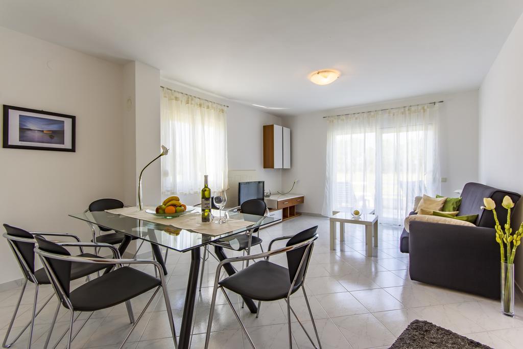 Apartments Alba Fažana エクステリア 写真