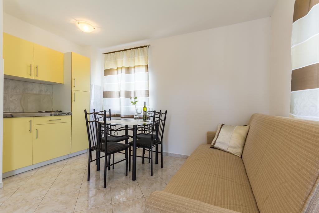 Apartments Alba Fažana エクステリア 写真
