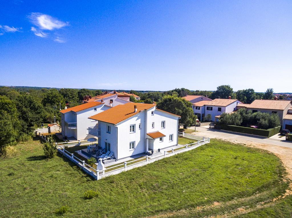Apartments Alba Fažana エクステリア 写真