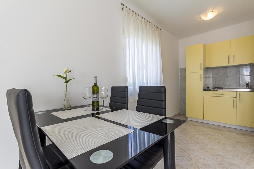 Apartments Alba Fažana エクステリア 写真
