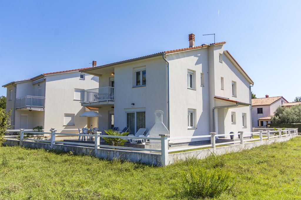 Apartments Alba Fažana エクステリア 写真