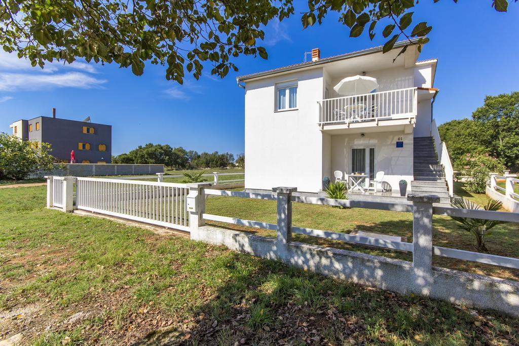 Apartments Alba Fažana エクステリア 写真