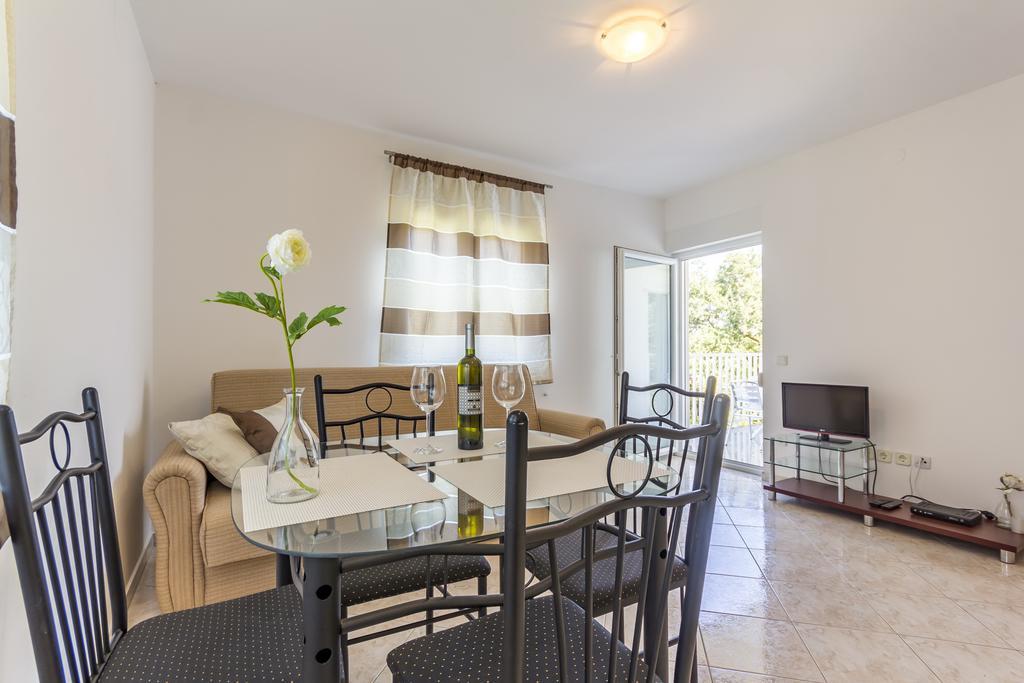 Apartments Alba Fažana エクステリア 写真