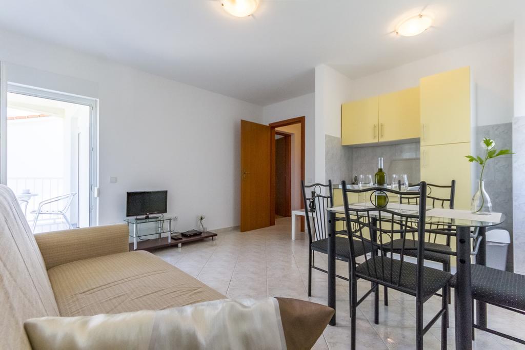 Apartments Alba Fažana エクステリア 写真