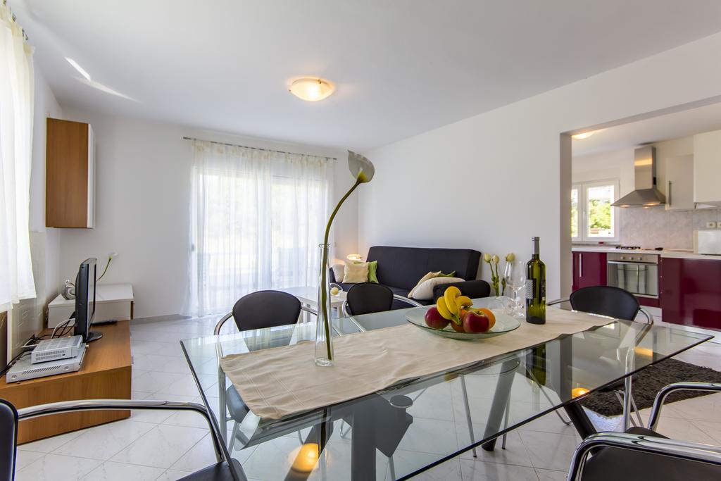 Apartments Alba Fažana エクステリア 写真