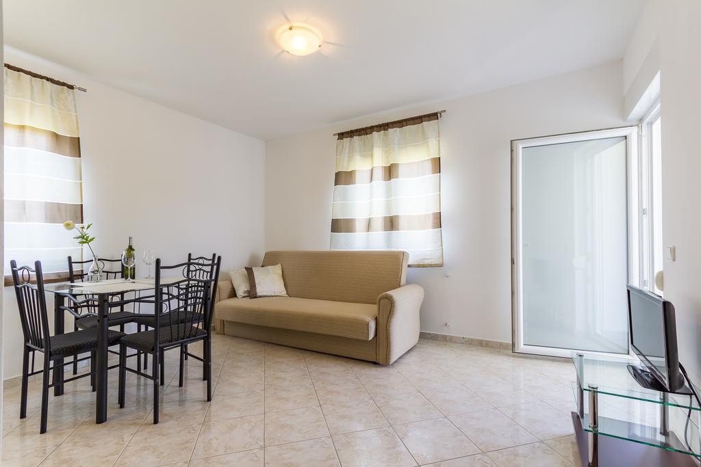 Apartments Alba Fažana エクステリア 写真
